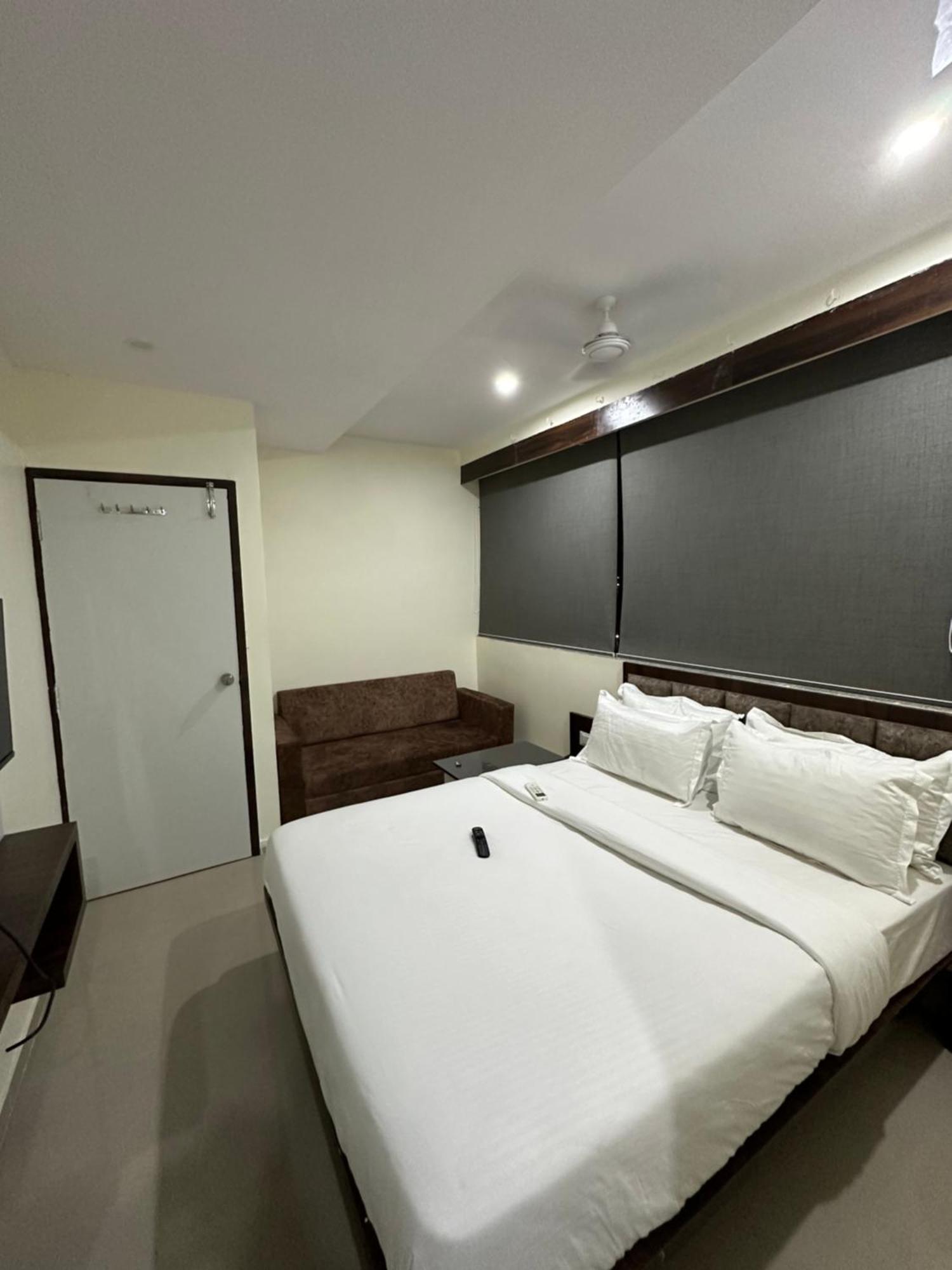 Hotel Golden View Vadodara Exterior photo