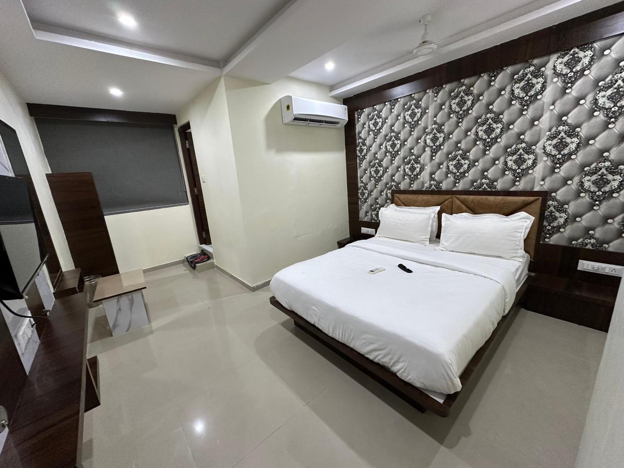 Hotel Golden View Vadodara Exterior photo