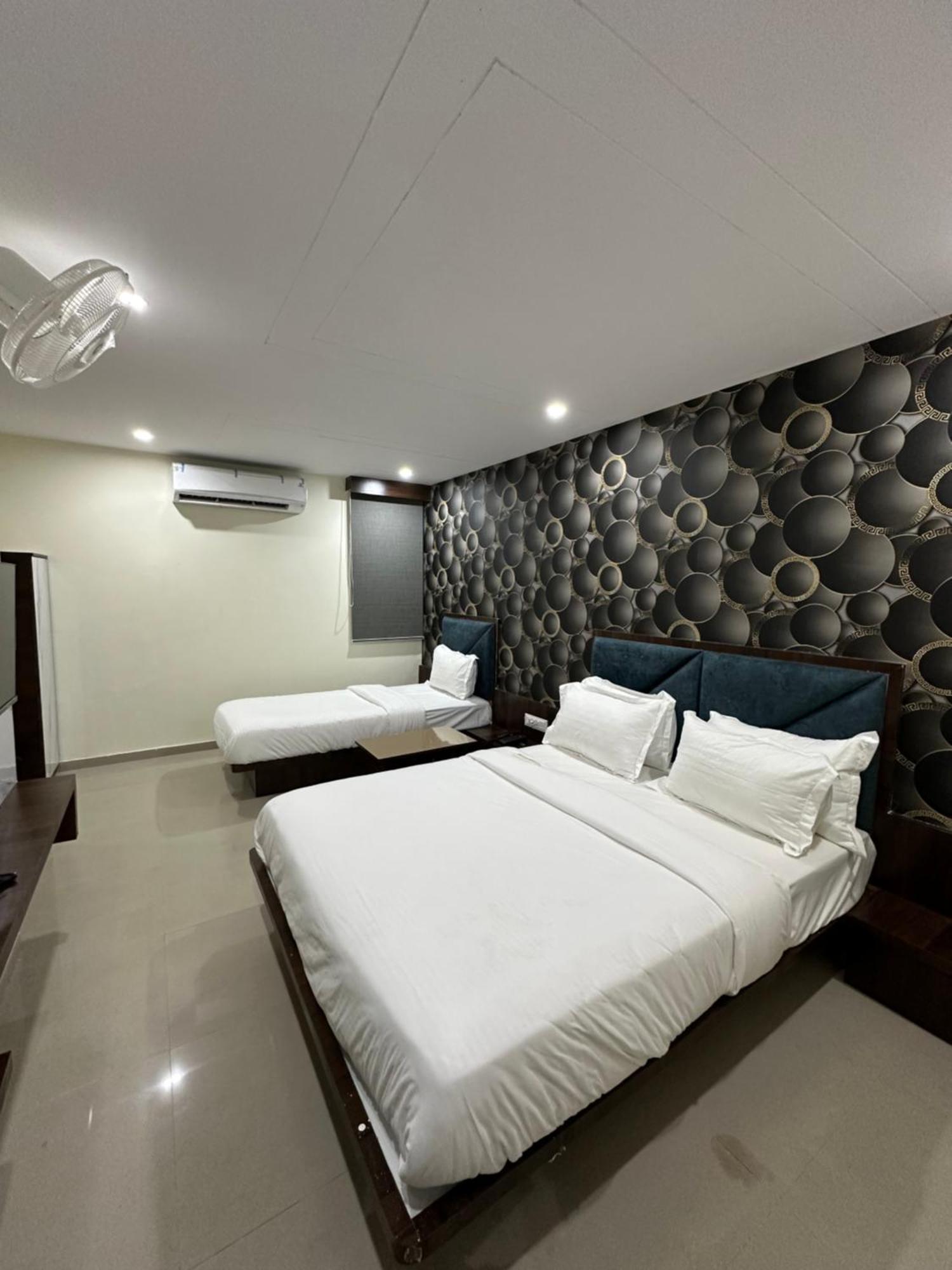 Hotel Golden View Vadodara Exterior photo